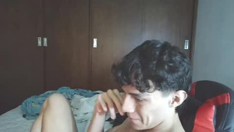 Snapshot of ares_aestheticgod chatting on 11-26-25, 12:44 Ares D online show from 11-26-25, 12:44