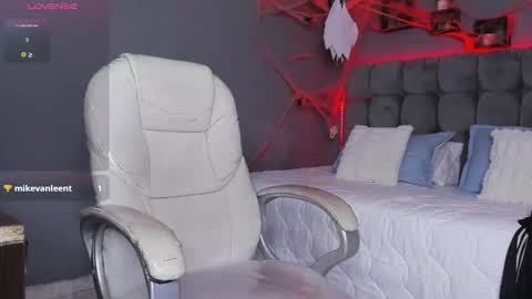 Snapshot of ares_di_martin chatting on 10-23-25, 04:23 Ares online show from 10-23-25, 04:23