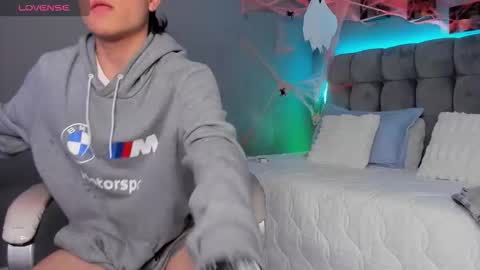 Snapshot of ares_di_martin chatting on 10-28-25, 04:27 Ares online show from 10-28-25, 04:27