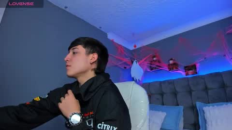 Snapshot of ares_di_martin chatting on 10-31-25, 05:30 Ares online show from 10-31-25, 05:30