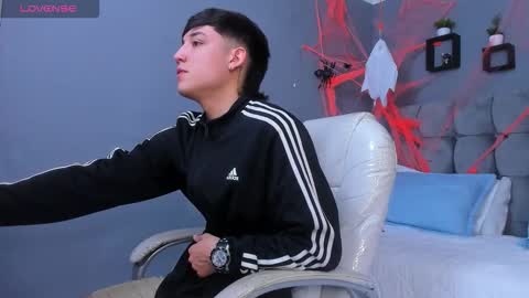 Snapshot of ares_di_martin chatting on 11-04-25, 04:00 Ares online show from 11-04-25, 04:00