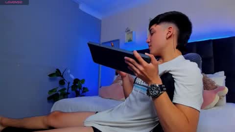 Snapshot of ares_di_martin chatting on 12-05-25, 03:20 Ares online show from 12-05-25, 03:20