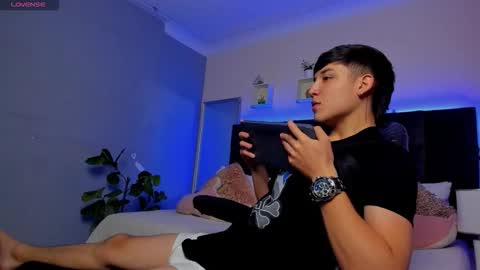 Snapshot of ares_di_martin chatting on 12-13-25, 07:53 Ares online show from 12-13-25, 07:53