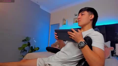 Snapshot of ares_di_martin chatting on 12-16-25, 04:01 Ares online show from 12-16-25, 04:01