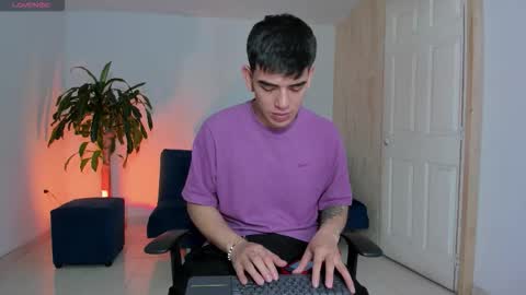 Snapshot of ares_johnsonn chatting on 11-04-25, 06:29 Ares online show from 11-04-25, 06:29