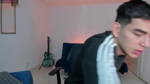 Snapshot of ares_johnsonn chatting on 11-06-25, 01:12 Ares online show from 11-06-25, 01:12