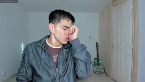 Snapshot of ares_johnsonn chatting on 11-11-25, 11:43 Ares online show from 11-11-25, 11:43