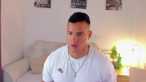 Snapshot of areslevi chatting on 12-17-25, 06:36 ares levi online show from 12-17-25, 06:36