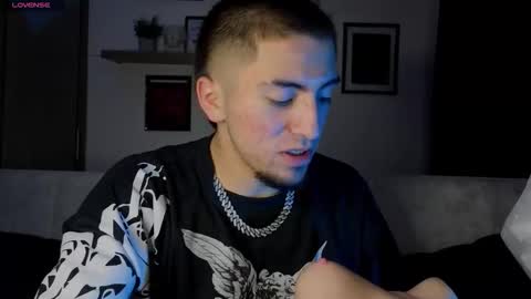 Snapshot of aresmassimox chatting on 11-21-25, 02:21 Mateo online show from 11-21-25, 02:21