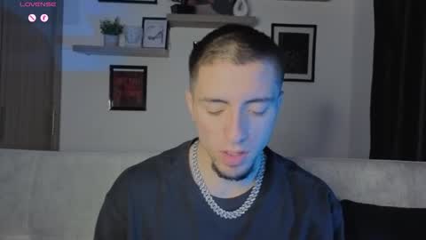 Snapshot of aresmassimox chatting on 11-23-25, 05:07 Mateo online show from 11-23-25, 05:07