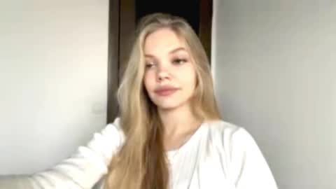 Amelia online show from 11-26-25, 05:41