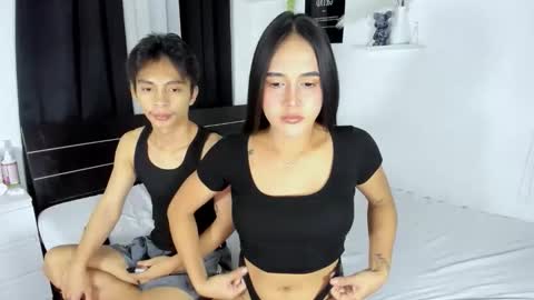 Snapshot of ari_anaa chatting on 05-17-26, 01:29 AriCandyAnna online show from 05-17-26, 01:29