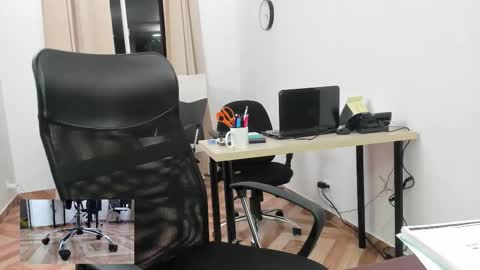 Ariana online show from 11-22-25, 12:42