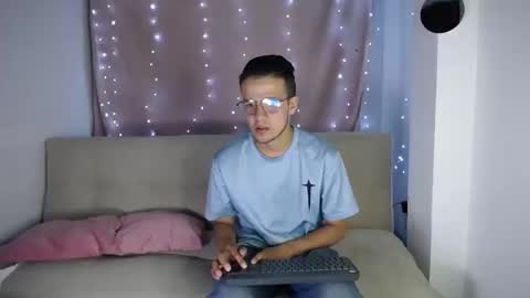 Snapshot of ari_deif chatting on 03-20-26, 11:53 Alisson online show from 03-20-26, 11:53