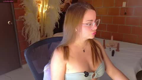 Aria online show from 04-19-26, 03:28