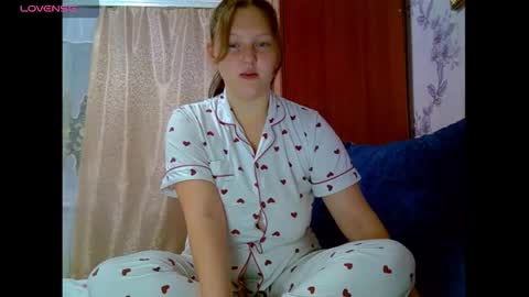 Snapshot of aria__dark chatting on 09-18-25, 10:34 Aria online show from 09-18-25, 10:34