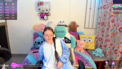 Snapshot of aria_alaia chatting on 01-29-25, 02:51 Linda online show from 01-29-25, 02:51