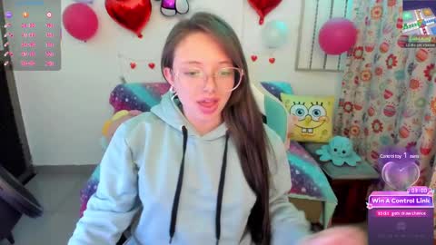 Snapshot of aria_alaia chatting on 03-05-25, 12:38 Linda online show from 03-05-25, 12:38