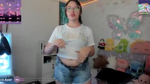 Snapshot of aria_alaia chatting on 09-24-25, 01:09 Linda online show from 09-24-25, 01:09