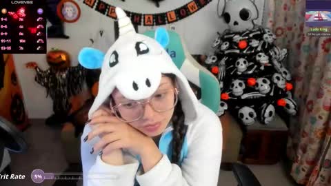 Snapshot of aria_alaia chatting on 10-15-25, 02:33 Linda online show from 10-15-25, 02:33