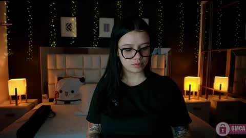 Snapshot of aria_bloomer chatting on 05-31-26, 11:39 Ari online show from 05-31-26, 11:39