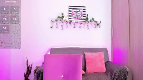 Snapshot of aria_brown_19 chatting on 03-10-25, 04:35 ARIA online show from 03-10-25, 04:35