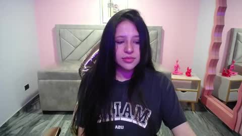 Snapshot of aria_ch1 chatting on 11-28-25, 10:12 Aria online show from 11-28-25, 10:12