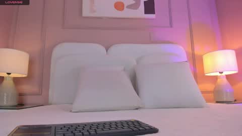 Snapshot of aria_greco chatting on 05-15-26, 02:40 Aria online show from 05-15-26, 02:40