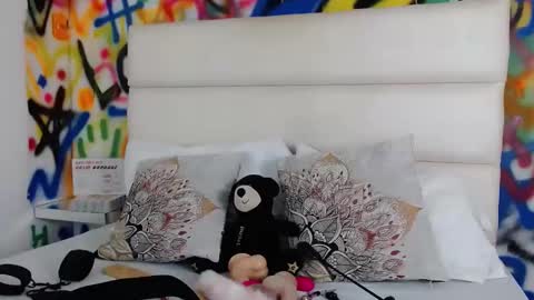 Snapshot of aria_martiin chatting on 12-18-24, 11:56 aria online show from 12-18-24, 11:56