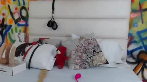 Snapshot of aria_martiin chatting on 02-12-25, 12:01 aria online show from 02-12-25, 12:01