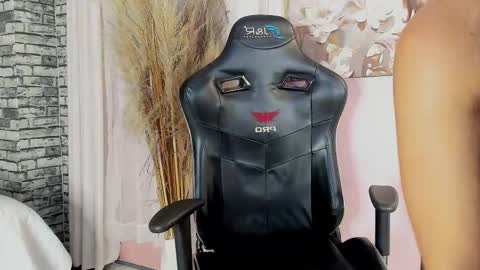 Snapshot of aria_velvet_ chatting on 06-05-26, 05:18 Ariana online show from 06-05-26, 05:18