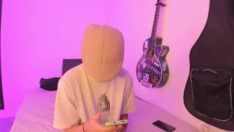 Aria and Orien online show from 03-26-26, 05:51