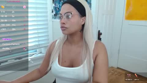 Snapshot of ariaatelier chatting on 02-04-26, 07:31 Aria Atelier online show from 02-04-26, 07:31