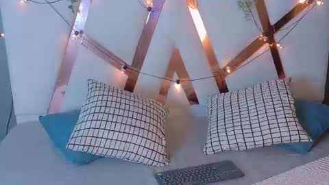 A R I A  B E N E T T  online show from 07-08-26, 02:49