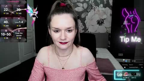 Snapshot of ariagrays chatting on 10-17-25, 08:33 AriaGray online show from 10-17-25, 08:33