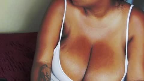 Snapshot of ariagreeenn chatting on 07-16-26, 05:57 AriaGreeenn online show from 07-16-26, 05:57