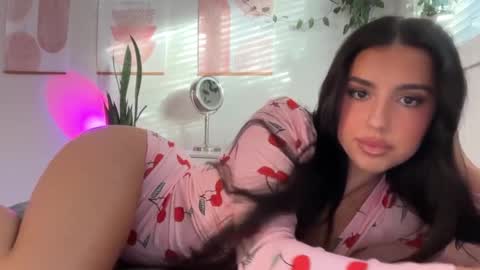 Aria  online show from 11-13-25, 04:17