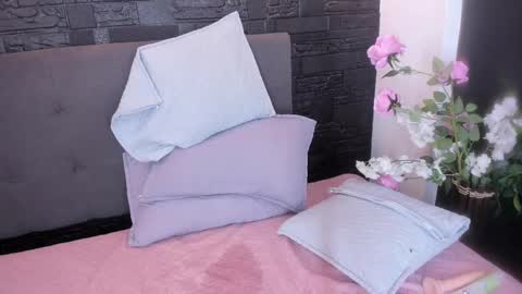 Snapshot of ariamoonlight chatting on 03-10-25, 02:37 online show from 03-10-25, 02:37