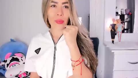 Snapshot of ariana_belucci chatting on 07-23-26, 06:28 Ariana online show from 07-23-26, 06:28