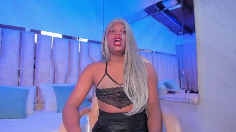 ariana_grande233 online show from 03-30-26, 11:44