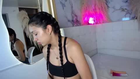 Snapshot of ariana_toro chatting on 12-05-25, 11:41 ariana_toro online show from 12-05-25, 11:41