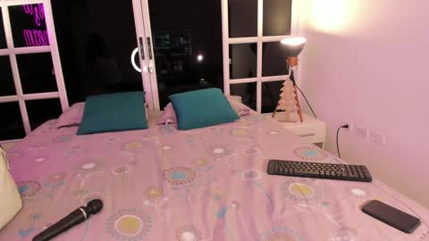 Ari online show from 01-17-25, 04:06