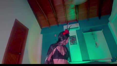 ariana_whitee online show from 10-31-25, 04:57