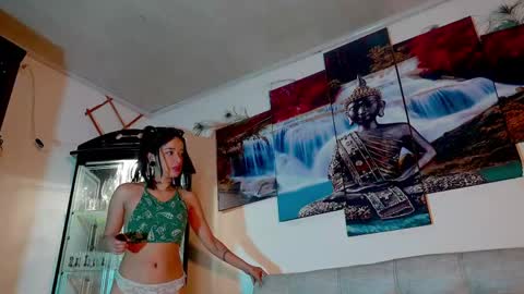 Snapshot of ariana_whitee chatting on 04-17-26, 09:12 ariana_whitee online show from 04-17-26, 09:12