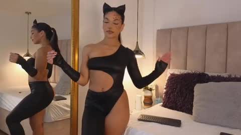 Snapshot of arianaa_miller_ chatting on 10-24-25, 08:05 Ariana online show from 10-24-25, 08:05