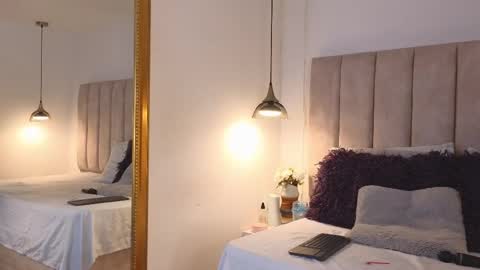 Snapshot of arianaa_miller_ chatting on 10-28-25, 08:22 Ariana online show from 10-28-25, 08:22