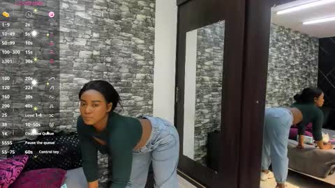 Ariana online show from 10-31-25, 12:06