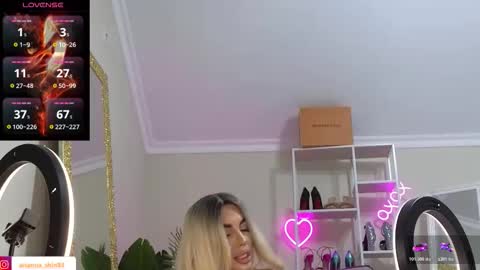 Ariana online show from 11-12-25, 08:19