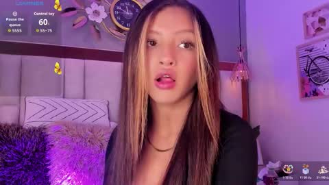 Snapshot of arianagolden_ chatting on 11-21-25, 04:49 Ariana online show from 11-21-25, 04:49