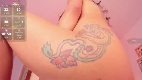 Snapshot of arianagolden_ chatting on 11-25-25, 05:13 Ariana online show from 11-25-25, 05:13